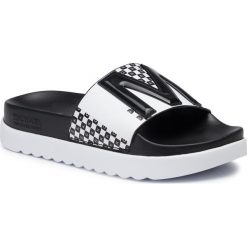 Klapki MICHAEL MICHAEL KORS - Tyra Slide 40T9TRFA3Q Opticwht/Blk. Białe klapki MICHAEL Michael Kors, bez wzorów, ze skóry ekologicznej, bez obcasa. Za 319.00 zł.