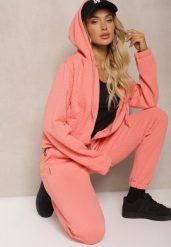 Różowy Komplet Dresowy z Domieszką Bawełny Pikowana Bluza z Kapturem i Joggery Evathira. Czerwone bluzy Renee, l, bez wzorów, z bawełny, z kapturem. W wyprzedaży za 111.99 zł.