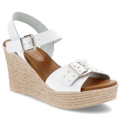 Sandały damskie Armodo, na koturnie skórzane boho z klamrą i na sprzączkę, białe, 1906-109. Białe sandały Armodo, bez wzorów, boho, bez obcasa, na koturnie, bez zapięcia. Za 209.00 zł.