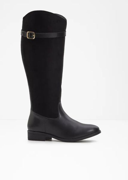 Kozaki z szeroką cholewką i ozdobną klamrą. Czarne kozaki bonprix, bez obcasa, bez zapięcia. Za 219.99 zł.