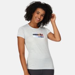 Fingal VII damska turystyczna koszulka z krótkim rękawem. Białe bluzki Regatta, l, bez wzorów, z dżerseju, sportowe, bez kołnierzyka, bez ramiączek. W wyprzedaży za 66.15 zł.