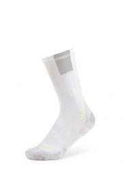 Skarpety biegowe Buff Coolnet Crew Sock CC. Białe skarpety Buff, bez wzorów, z elastanu. Za 119.99 zł.