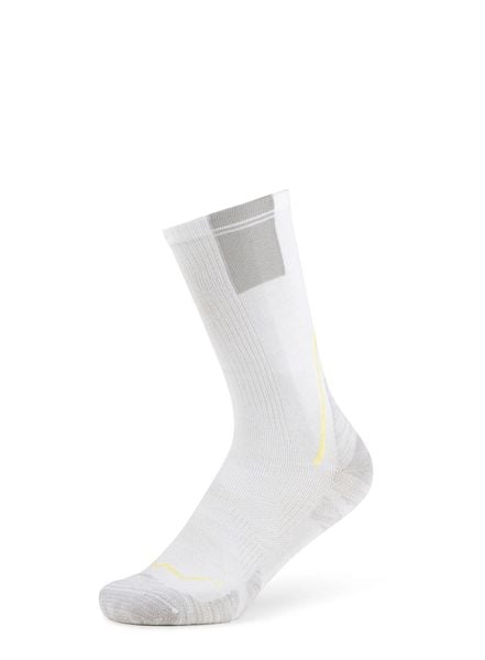 Skarpety biegowe Buff Coolnet Crew Sock CC. Białe skarpety Buff, bez wzorów, z elastanu. Za 108.89 zł.