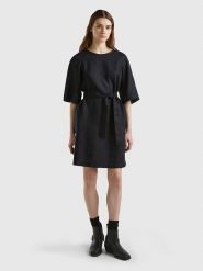 Benetton Lniana sukienka w kolorze czarnym rozmiar: XL. Czarne sukienki Benetton, na co dzień, xl, bez wzorów, ze lnu, bez kołnierzyka, bez ramiączek, mini, proste. Za 123.25 zł.