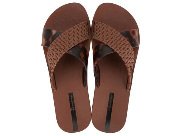 Klapki damskie Ipanema Sense Slide. Brązowe klapki Ipanema, bez wzorów, z materiału, bez obcasa. Za 79.99 zł.