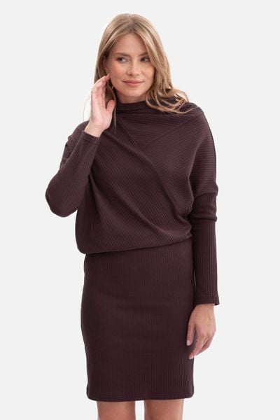 Bawełniana ołówkowa sukienka z dzianiny zbluzowana c.brąz. Sukienki Bewear, do pracy, l, bez wzorów, z bawełny, biznesowe, bez kołnierzyka, bez ramiączek, mini, dopasowane. Za 239.00 zł.