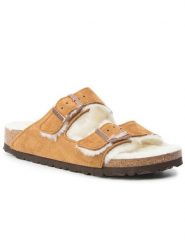 Birkenstock Kapcie Arizona Fur 1001135 Brązowy. Brązowe obuwie domowe Birkenstock, bez wzorów, ze skóry, bez zapięcia. Za 529.00 zł.