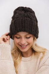 WEŁNIANA CZAPKA PRINCE CZEKOLADOWA One size - Flawless. Brązowe czapki Flawless, bez wzorów, z poliakrylu. Za 229.00 zł.