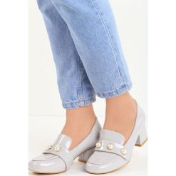 Szare Mokasyny Greedo. Szare mokasyny Born2be, bez wzorów, ze skóry, bez obcasa. Za 29.99 zł.