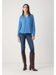 More & More Bluzka w kolorze błękitnym rozmiar: 44. Niebieskie bluzki More & More, bez wzorów, bez kołnierzyka, bez ramiączek. Za 113.63 zł.