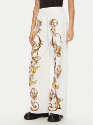 Versace Jeans Couture Spodnie dresowe 78HAA3P0 Biały Relaxed Fit. Białe spodnie dresowe Versace Jeans Couture, xs, bez wzorów, z bawełny. Za 1,219.00 zł.