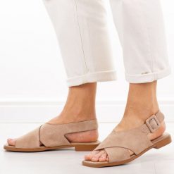 Beżowe skórzane sandały damskie DiA 1001. Brązowe sandały DiA, bez wzorów, z jeansu, eleganckie, bez obcasa, na płaskiej podeszwie, bez zapięcia. Za 319.00 zł.
