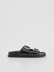 Skórzane klapki - czarny. Czarne klapki Reserved, bez wzorów, ze skóry, bez obcasa. Za 199.99 zł.