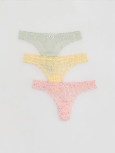 Majtki typu stringi 3 pack - pastelowy róż. Czerwone stringi Reserved, bez wzorów. Za 59.99 zł.