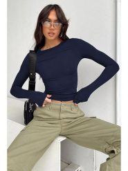 MADMEXT Koszulka w kolorze granatowym rozmiar: M. Niebieskie bluzki MADMEXT, m, bez wzorów, bez kołnierzyka, bez ramiączek. Za 78.99 zł.