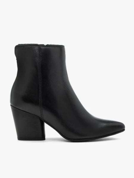 Czarne botki ze skóry licowej na obcasie. Czarne botki Brawo sp. z o.o., bez wzorów, ze skóry, za kostkę, bez obcasa, na obcasie, bez zapięcia. Za 499.99 zł.