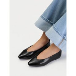Baleriny JENNY. Czarne baleriny Jenny, bez wzorów, bez obcasa. Za 99.99 zł.