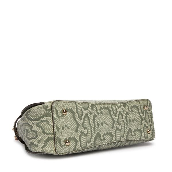 Torebka Guess. Zielone torebki klasyczne Guess, z aplikacjami, bez dodatków. Za 639.99 zł.