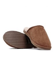 Hofbrucker Skórzane kapcie w kolorze brązowym rozmiar: 45. Brązowe obuwie domowe Hofbrucker, bez wzorów, ze skóry, bez zapięcia. Za 201.08 zł.