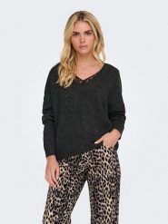 ONLY Sweter w kolorze czarnym rozmiar: M. Czarne swetry Only, m, bez wzorów, ze splotem, bez ramiączek. Za 85.95 zł.