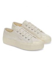 Superga Sneakersy w kolorze kremowym rozmiar: 39. Brązowe trampki Superga, bez wzorów, bez zapięcia. Za 199.65 zł.