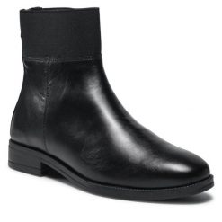 Botki Lasocki. Czarne botki Lasocki, bez wzorów, bez obcasa, na płaskiej podeszwie, bez zapięcia. Za 215.99 zł.