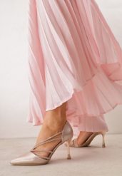 Szampańskie Szpilki VICES z Ozdobnymi Paseczkami z Cyrkoniami w Eleganckim Stylu Jaenlith. Żółte szpilki Renee, bez wzorów, z satyny, eleganckie, bez obcasa, na szpilce, bez zapięcia. Za 119.99 zł.