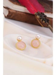 L'Atelier de Gaia Pozłacane kolczyki z perłami i kwarcem rozmiar: onesize. Białe kolczyki L'Atelier de Gaia, z kwarcem, pozłacane. Za 43.99 zł.