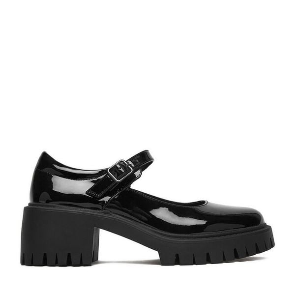 Półbuty DeeZee. Czarne czółenka DeeZee, bez wzorów, bez obcasa, na obcasie, bez zapięcia. Za 159.99 zł.