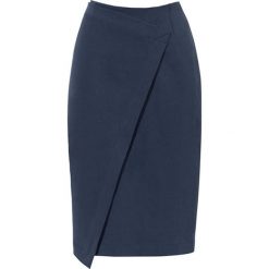 Spódnica "She's the boss" w kolorze granatowym. Niebieskie spódnice Risk made in Warsaw, s, bez wzorów, midi, asymetryczne. W wyprzedaży za 224.95 zł.