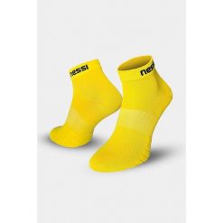 Bezszwowe skarpety oddychające Nessi Sportswear. Żółte skarpety NESSI SPORTSWEAR, bez wzorów. W wyprzedaży za 35.90 zł.
