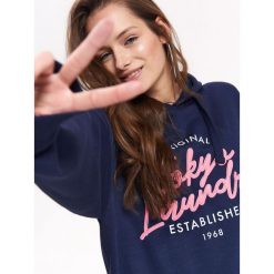 BLUZA NIEROZPINANA DAMSKA Z HAFTEM, Z NADRUKIEM. Bluzy TROLL, xs, bez wzorów, bez ramiączek. Za 119.99 zł.