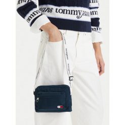 Torebka Tommy Jeans. Torebki klasyczne Tommy Jeans, bez wzorów, z jeansu, bez dodatków. Za 289.99 zł.