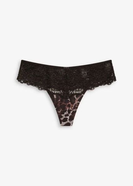 Stringi z delikatnej koronki. Czarne stringi bonprix, bez wzorów, z koronki. Za 39.99 zł.