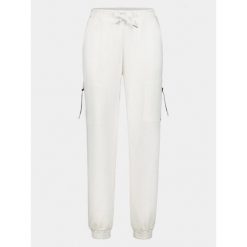 Joggery damskie Luhta Anjala. Białe spodnie dresowe Luhta, xs, bez wzorów, z dresówki, na fitness i siłownię. Za 469.00 zł.