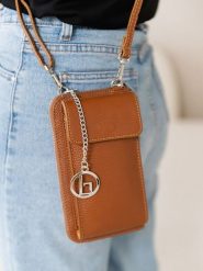 Lia Biassoni Skórzana torebka "Cerca" w kolorze jasnobrązowym na telefon - 11 x 19 x 4 cm rozmiar: onesize. Brązowe torby na ramię Lia Biassoni, bez wzorów, z materiału, przez ramię, bez dodatków. Za 173.99 zł.