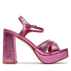 Sandały Refresh. Czerwone sandały Refresh, bez wzorów, bez obcasa, na słupku, bez zapięcia. Za 239.99 zł.