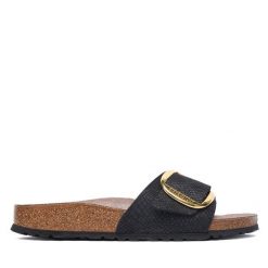 Klapki Birkenstock. Czarne klapki Birkenstock, bez wzorów, bez obcasa. Za 494.99 zł.