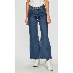 Tommy Jeans - Jeansy. Niebieskie jeansy Tommy Jeans, bez wzorów, z podwyższonym stanem. W wyprzedaży za 299.90 zł.