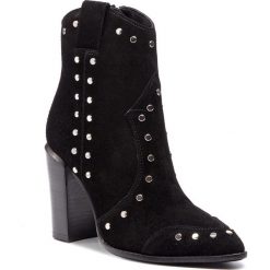 Botki BRONX - 34001-L BX 1217 Black 01. Czarne botki Bronx, bez wzorów, ze skóry, bez obcasa, na obcasie, bez zapięcia. W wyprzedaży za 319.00 zł.