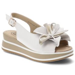 Sandały damskie Filippo, cholewka ze skóry naturalnej zabudowany przód odkryte palce pasek na pięcie z regulowaną klamrą ozdobna aplikacja, białe, DS. Białe sandały Filippo, z aplikacjami, ze skóry, eleganckie, bez obcasa, na koturnie, bez zapięcia. Za 179.00 zł.