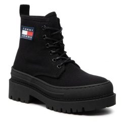 Trapery Tommy Jeans. Czarne trapery i śniegowce Tommy Jeans, z jeansu. Za 439.99 zł.