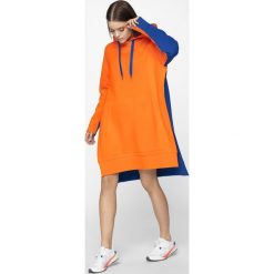 Bluza damska z rozcięciami po bokach BLD702 - pomarańcz. Bluzy 4f, bez wzorów, z dzianiny, z kapturem. Za 169.99 zł.