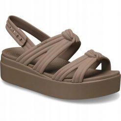 Sandały Dla Dorosłych Crocs Brooklyn Knot Low Wedge Sandal. Brązowe sandały Crocs, bez wzorów, z materiału, eleganckie, bez obcasa, na koturnie, bez zapięcia. Za 289.99 zł.