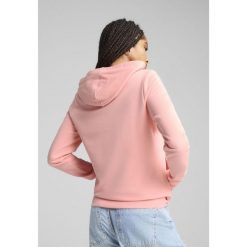 Damska bluza z kapturem ESS METALLIC PUMA Pink Fruit Metallic Silver. Czerwone bluzy Puma, s, bez wzorów, z kapturem. W wyprzedaży za 174.00 zł.