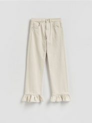 Jeansy wide leg z falbankami - kremowy. Białe jeansy Reserved, bez wzorów. Za 139.99 zł.