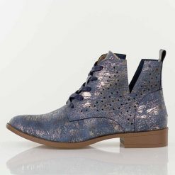 Niebieskie jeans ażurowe botki damskie Jezzi Mam65-112. Niebieskie botki Jezzi, na jesień, w ażurowe wzory, z jeansu, bez obcasa, na obcasie, bez zapięcia. Za 249.00 zł.