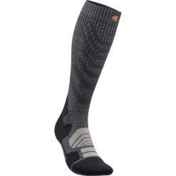Skarpetki kompresyjne merino Bauerfeind. Szare skarpety BAUERFEIND, bez wzorów, ze skóry. Za 278.50 zł.