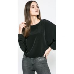 Vero Moda - Bluzka. Czarne bluzki Vero Moda, s, bez wzorów, z poliesteru, casualowe, bez kołnierzyka, bez ramiączek. W wyprzedaży za 39.90 zł.