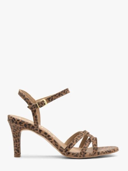 Sandały damskie w panterkę. Brązowe sandały Ryłko, bez wzorów, ze skóry, bez obcasa, na szpilce, bez zapięcia. Za 379.99 zł.